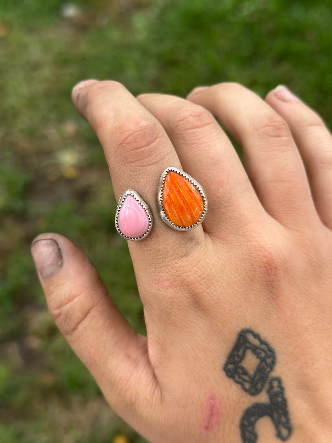 Split conch and spiny ring