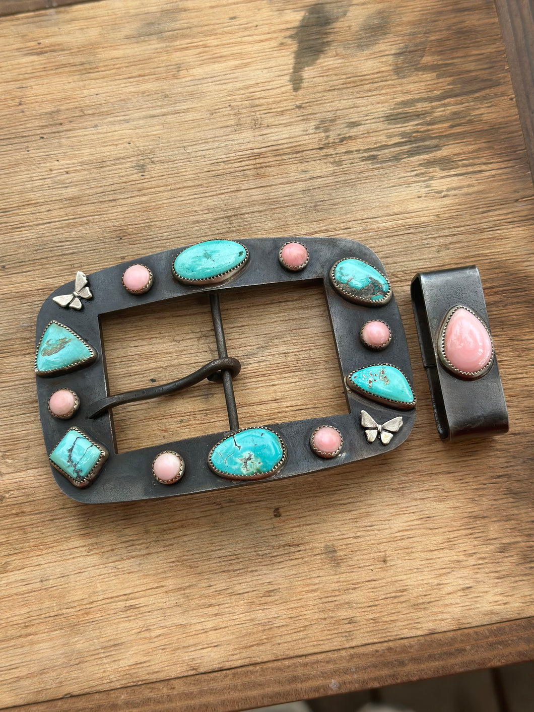 Hubei and conch butterfly buckle